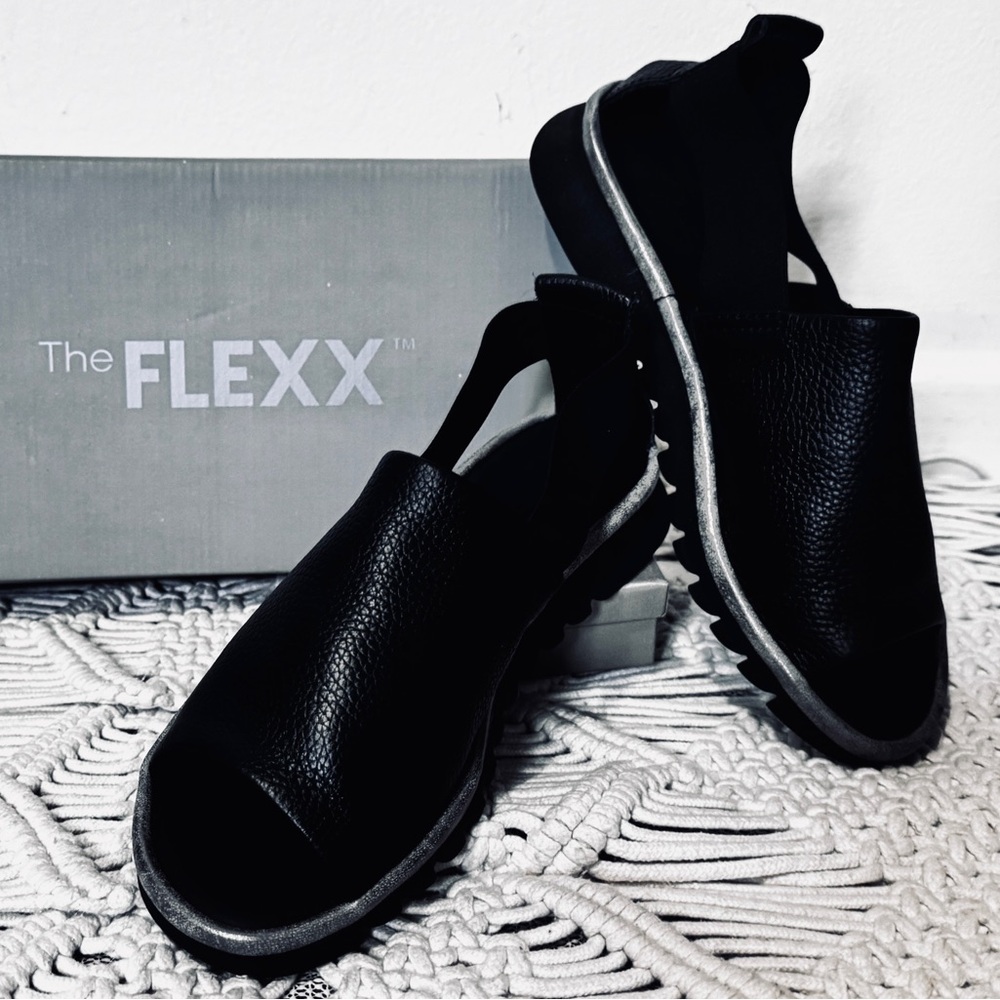 THE FLEXX Black Leather Slingback Sandal with Silver Accent